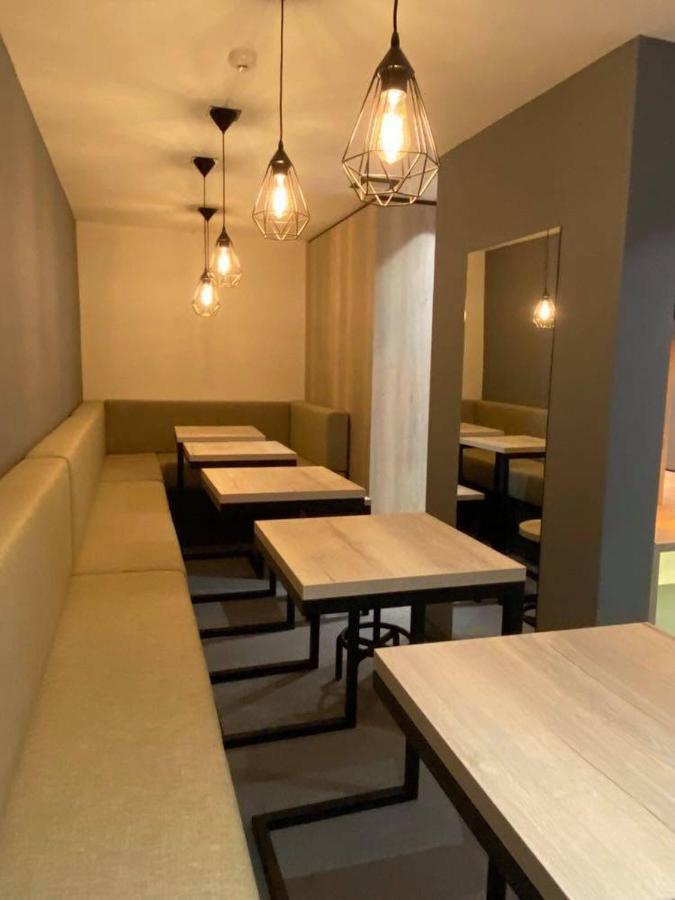 Super Seven Inn Belgrade Extérieur photo