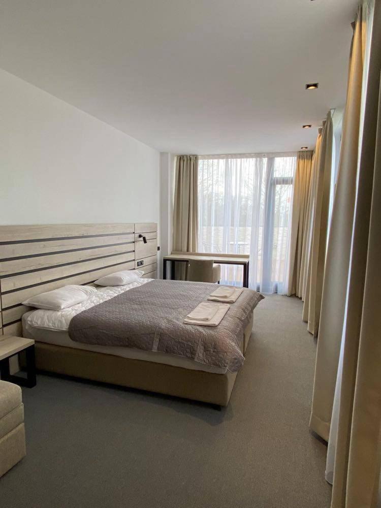 Super Seven Inn Belgrade Chambre photo