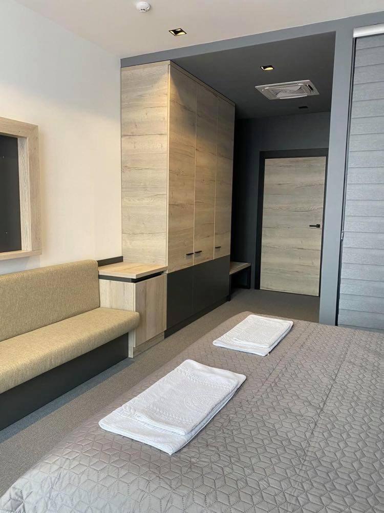 Super Seven Inn Belgrade Chambre photo