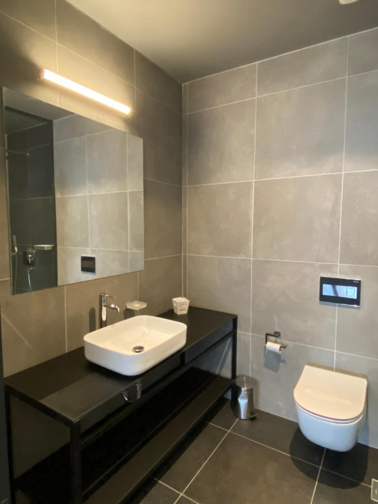 Super Seven Inn Belgrade Chambre photo