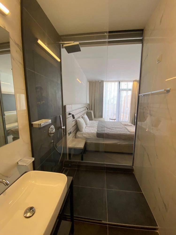 Super Seven Inn Belgrade Chambre photo