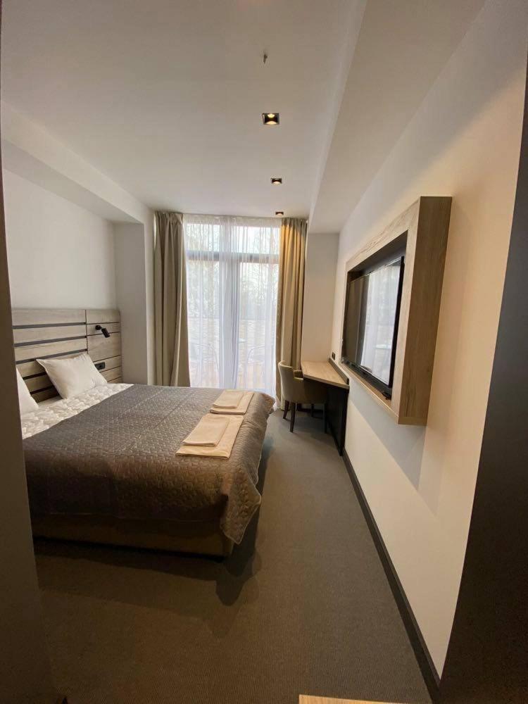 Super Seven Inn Belgrade Chambre photo