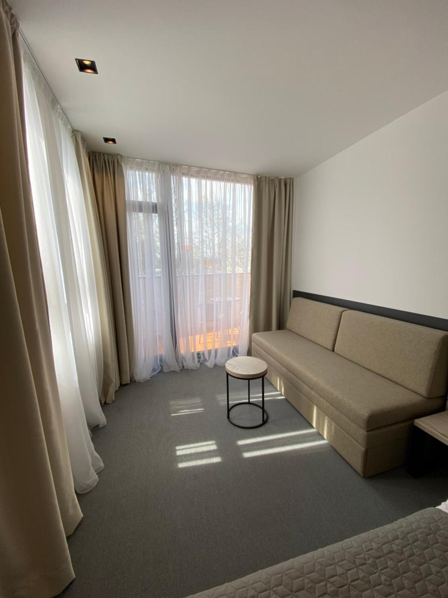 Super Seven Inn Belgrade Chambre photo