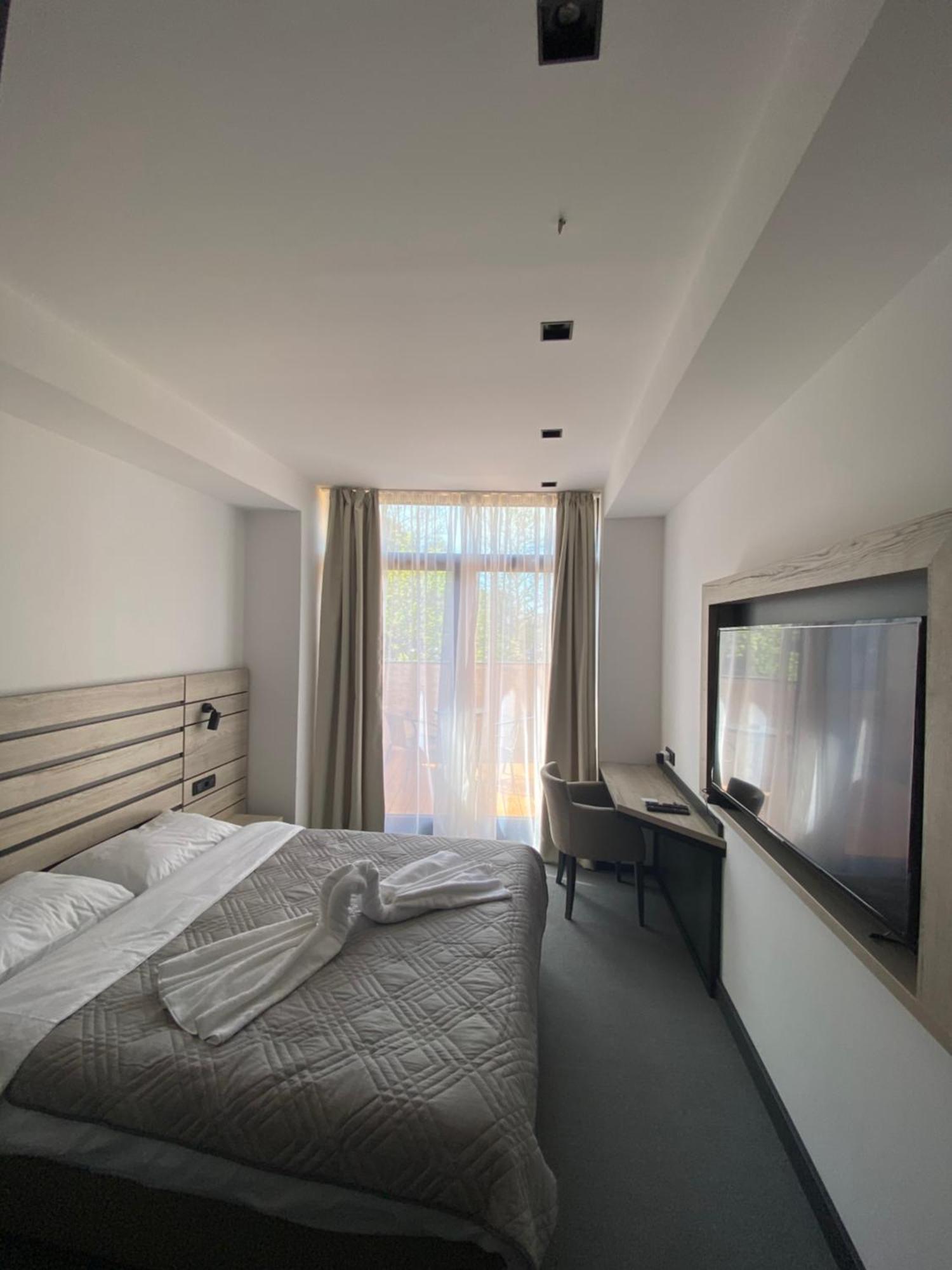 Super Seven Inn Belgrade Chambre photo
