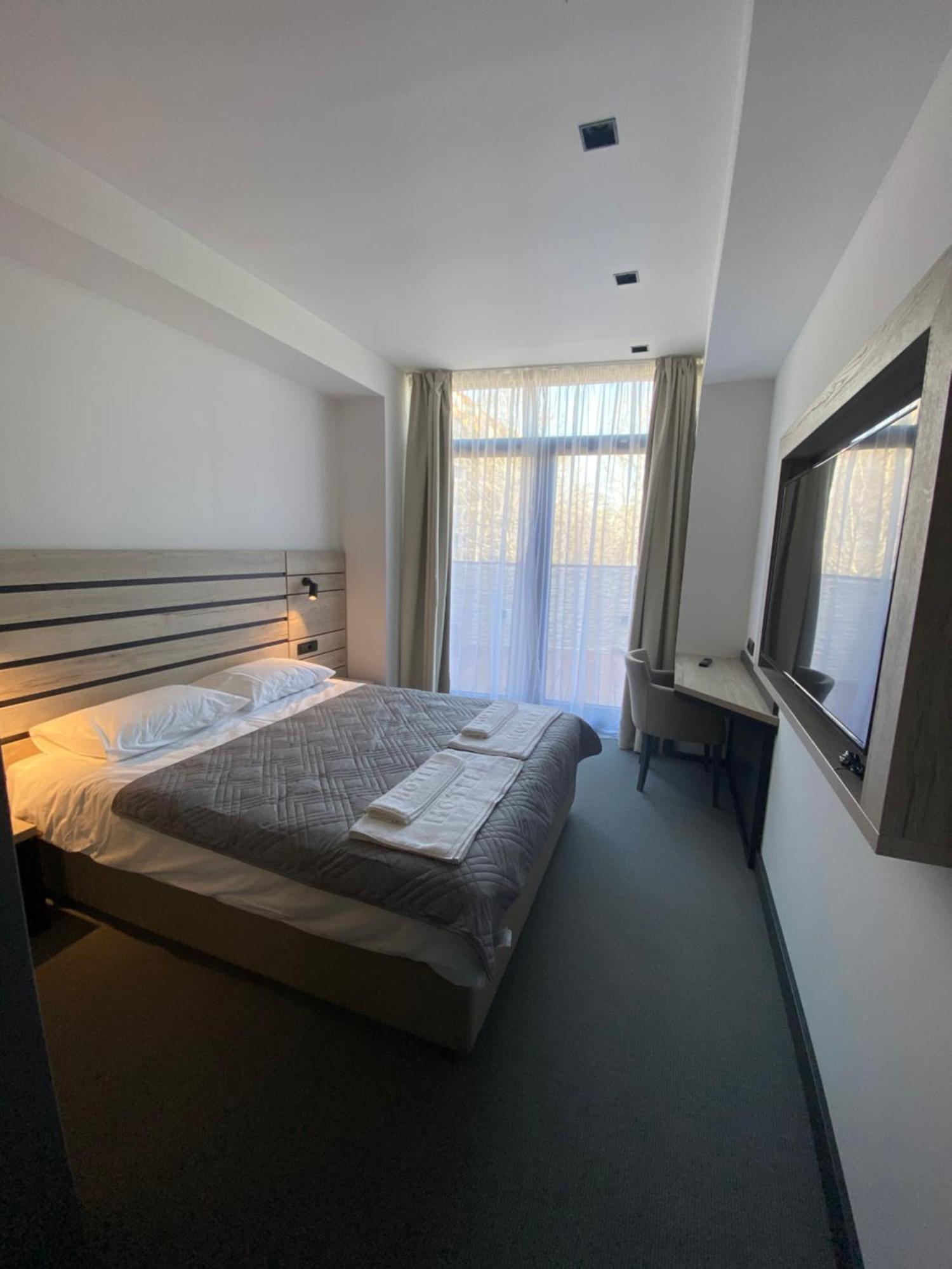 Super Seven Inn Belgrade Chambre photo
