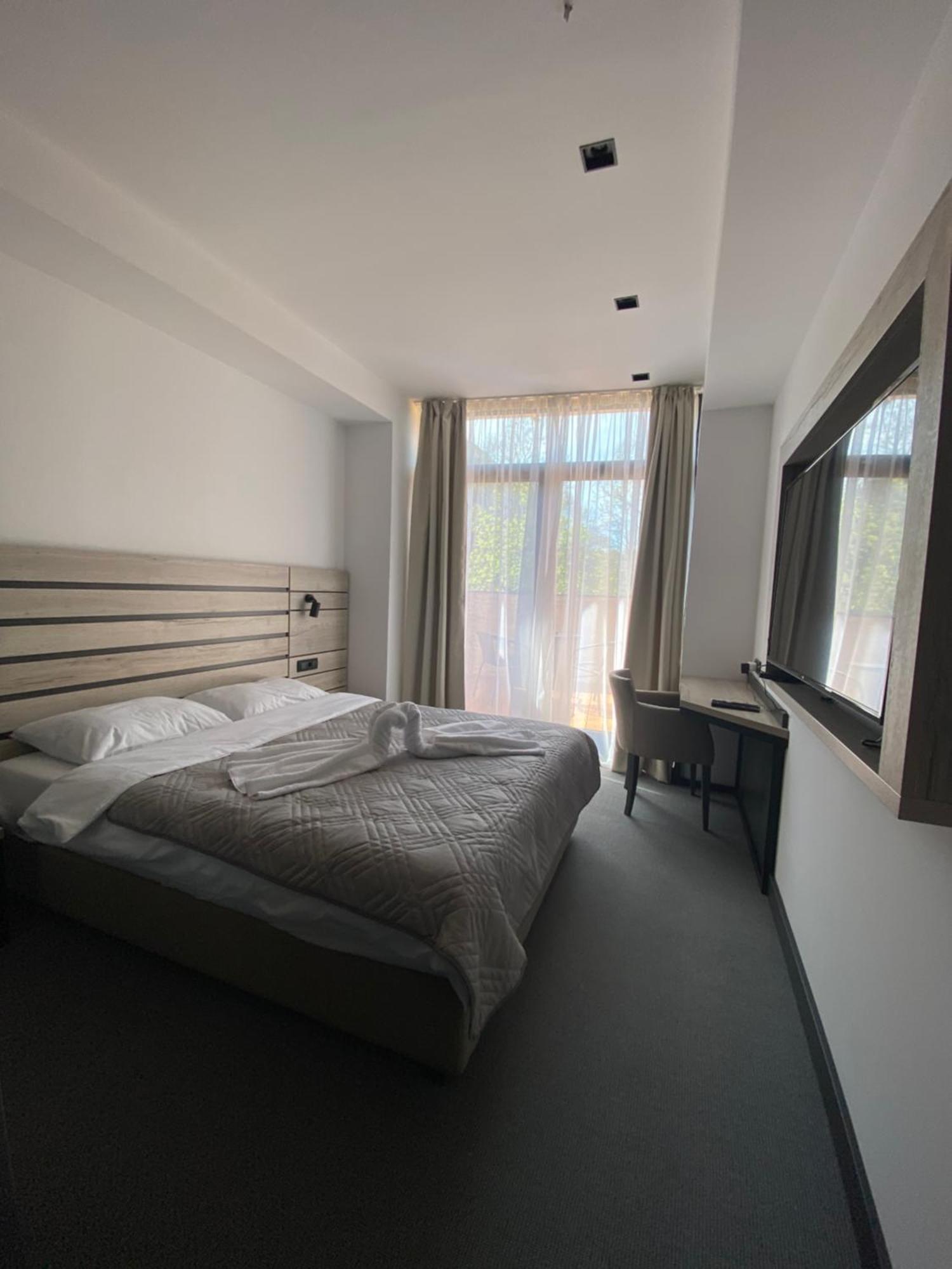 Super Seven Inn Belgrade Chambre photo