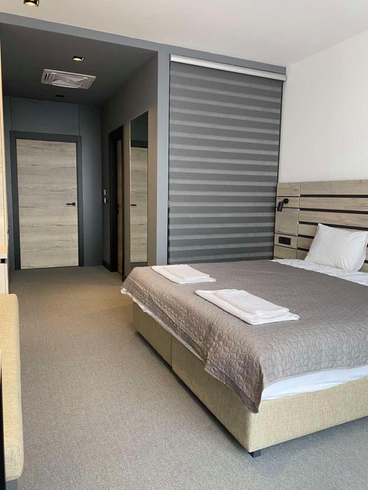 Super Seven Inn Belgrade Chambre photo