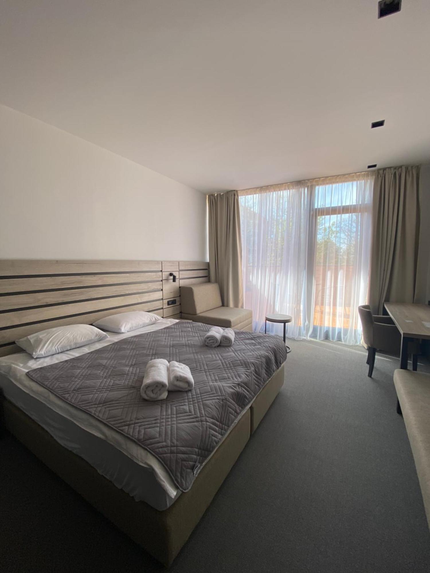 Super Seven Inn Belgrade Chambre photo