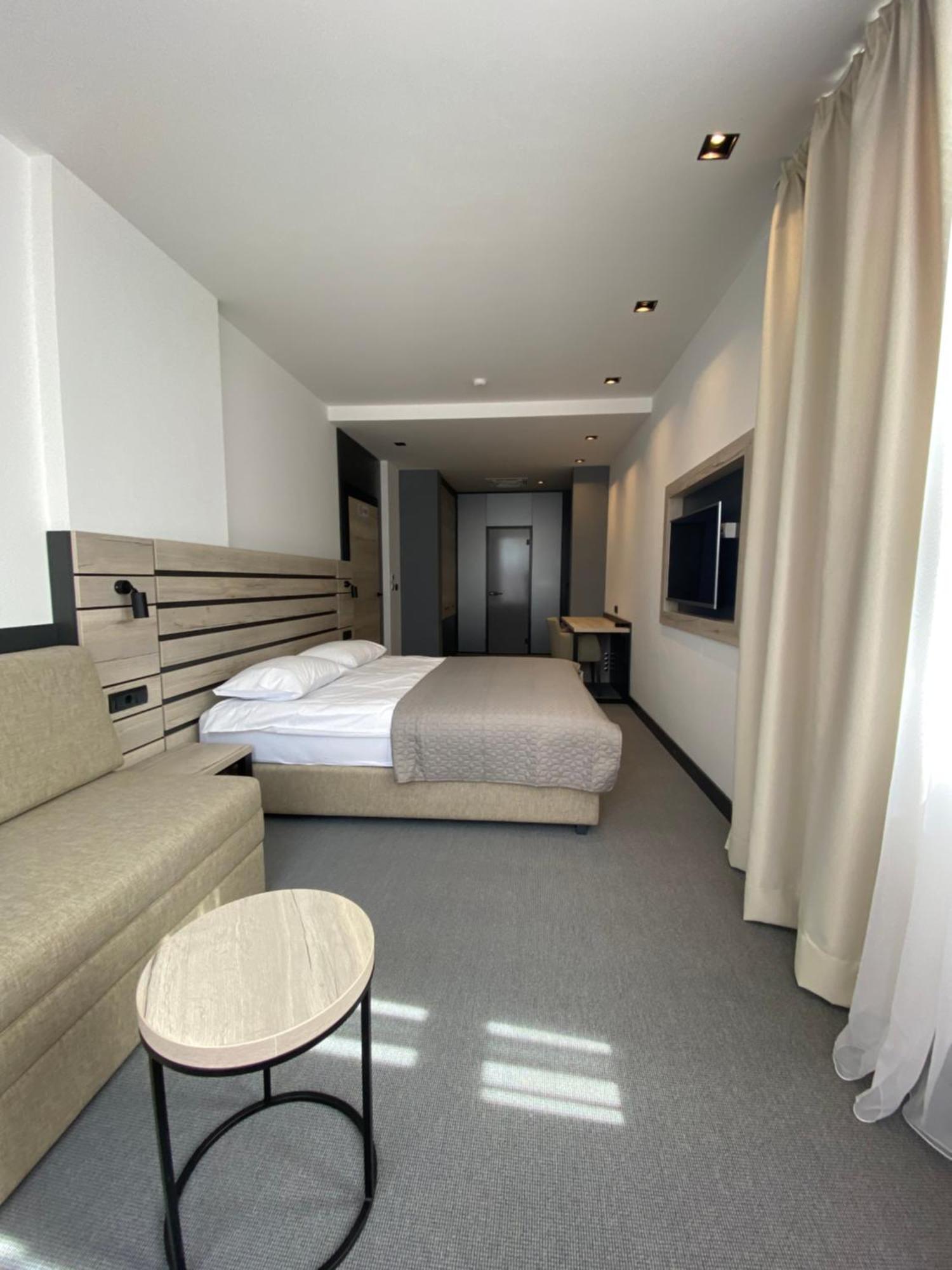 Super Seven Inn Belgrade Chambre photo