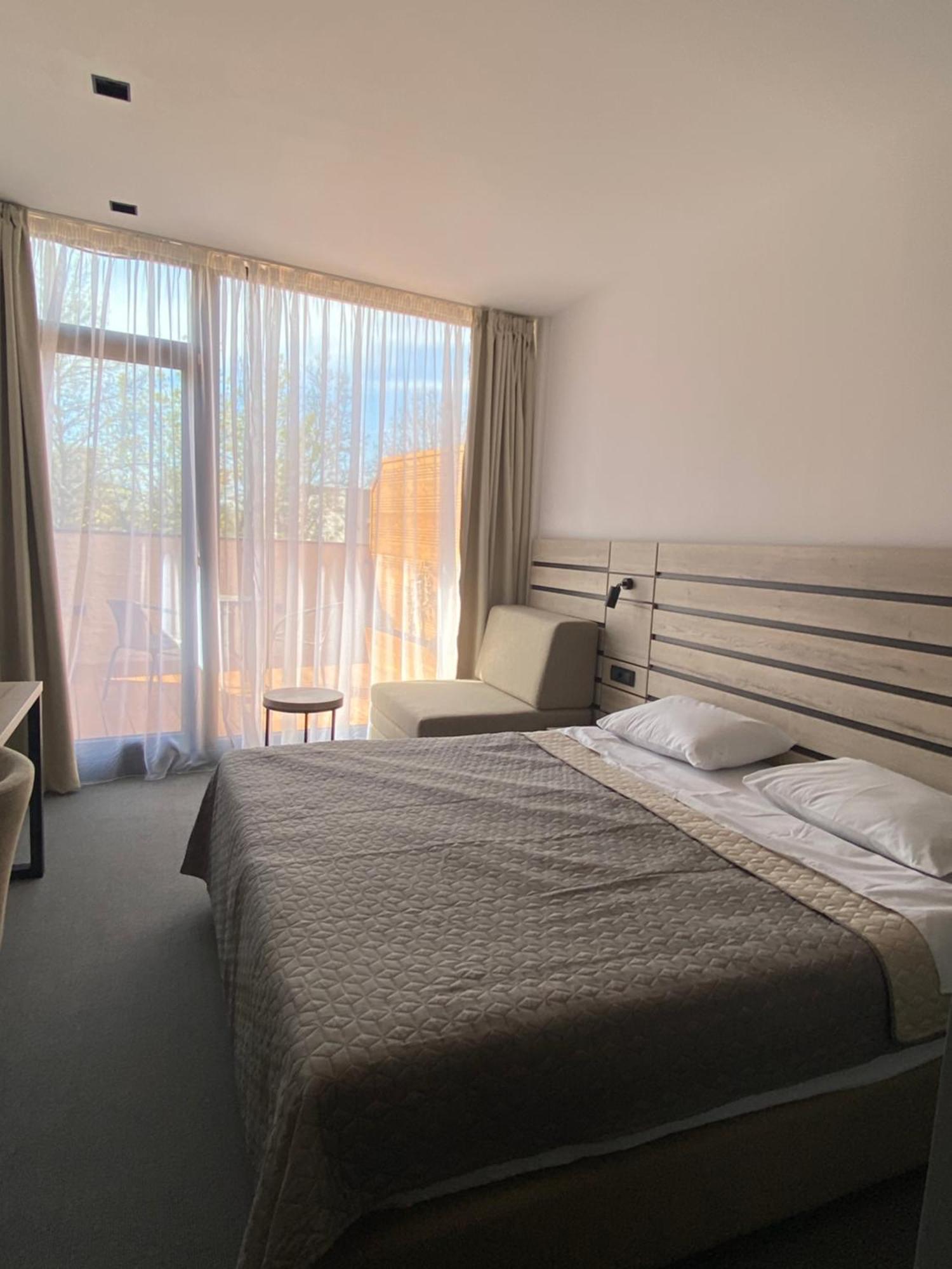 Super Seven Inn Belgrade Chambre photo