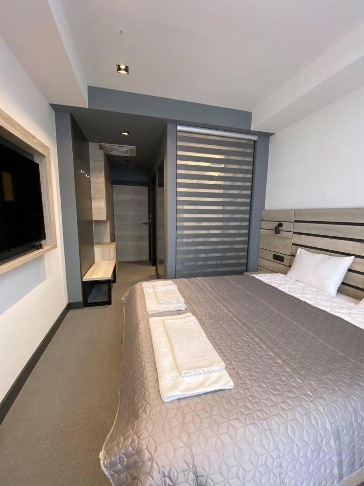 Super Seven Inn Belgrade Chambre photo