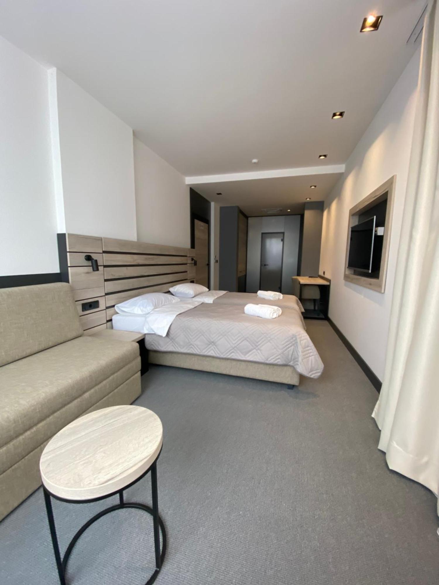 Super Seven Inn Belgrade Chambre photo